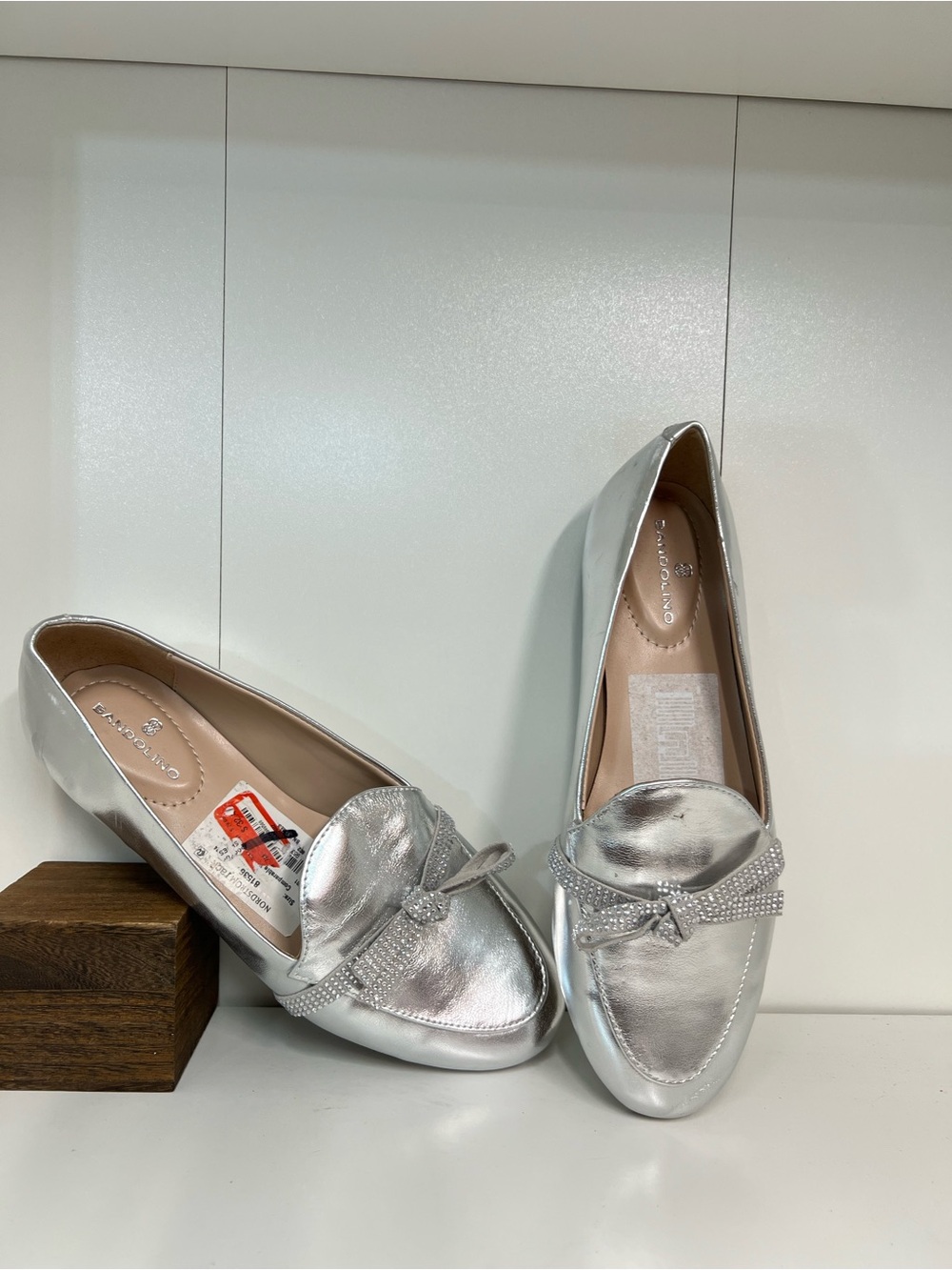 🔥 Bandolino Silver Metallic Loafers with Bow Accent new size 7